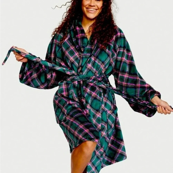Victoria's Secret Other - Victoria’s Secret plush robe. Size XL